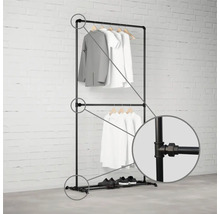 Vešiak na šaty z rúrok s dvoma úrovňami na oblečenie a policou na topánky.