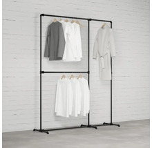 Dvojitý vešiak na odevy z kovových rúrok s oblečením
