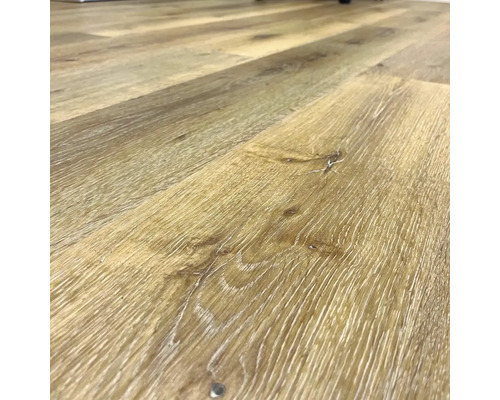 Detail laminátovej podlahy s drevenou štruktúrou