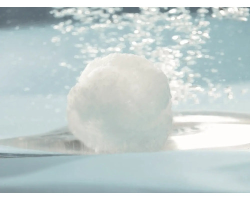 Detailný pohľad na tabletu odstraňovača vodného kameňa vo vode