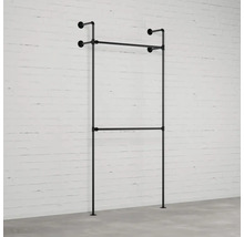 Jednoduchý vešiak na oblečenie s dvoma tyčami na uloženie oblečenia.