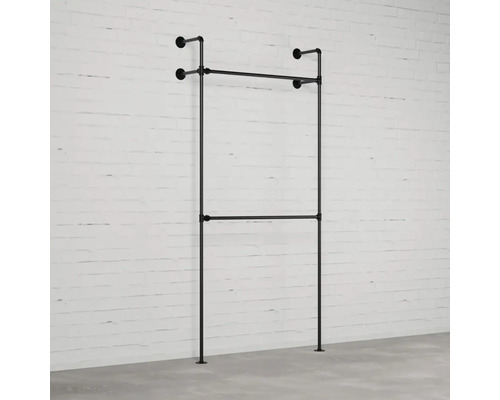 Jednoduchý vešiak na oblečenie s dvoma tyčami na uloženie oblečenia.