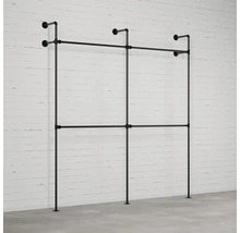 Čierna šatníková tyč z rúrok na montáž na stenu.