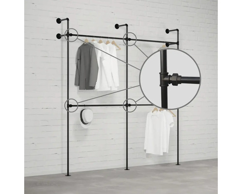 Čierna šatníková tyč s oblečením a detailný záber rúrok