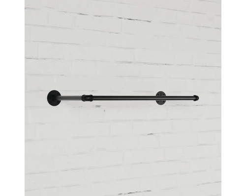 Čierna kovová šatníková tyč na montáž na stenu.