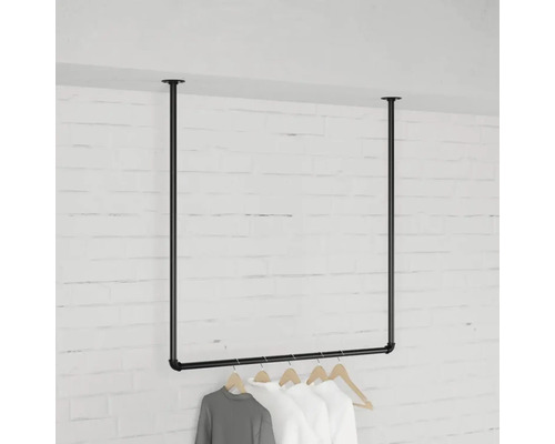 Čierna kovová šatníková tyč na montáž na strop s oblečením