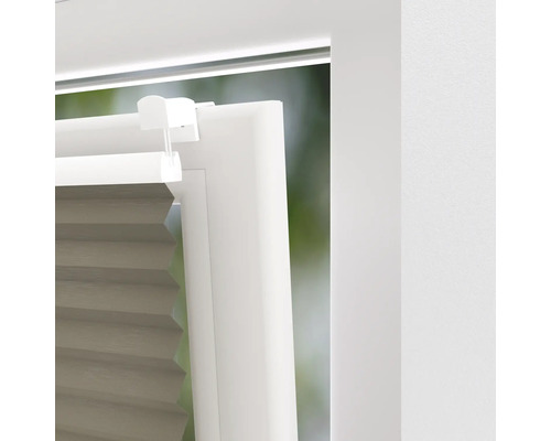 Detailný záber plisovanej žalúzie na okne