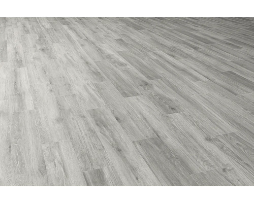 Podlaha zo svetlej imitácie dreva