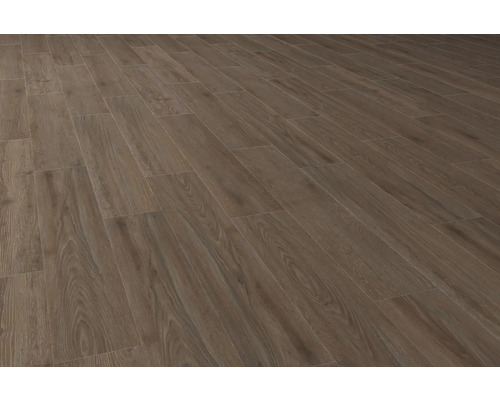 Položená podlaha so vzhľadom dreva.