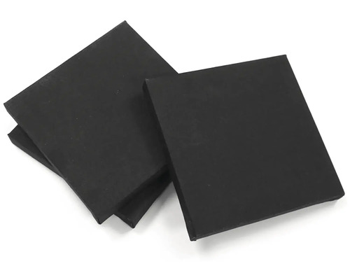 Tri štvorcové plátna pre umelecké potreby