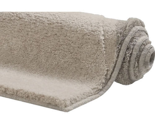 Zrolovaný kúpeľňový koberec