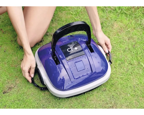 Automatický čistiaci stroj na bazény na trávniku