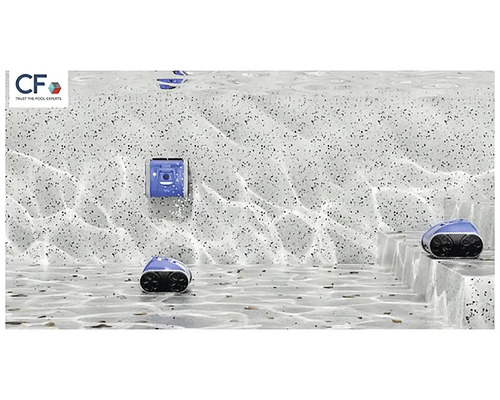 Čistiaci robot bazéna v bazéne