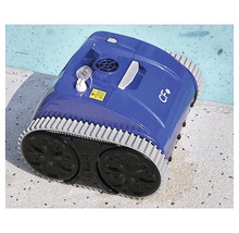 Modrý čistiaci robot pre bazény s pásovým pohonom na čistenie bazénov