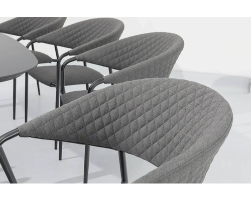 Jedálenská súprava so sivými čalúnenými stoličkami a kovovými nohami