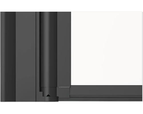 Detail okna s rámom