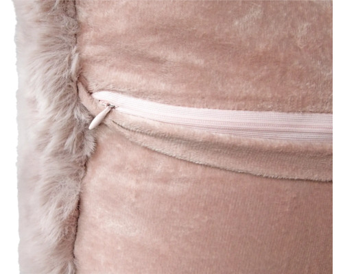 Detail vankúša so zipsom