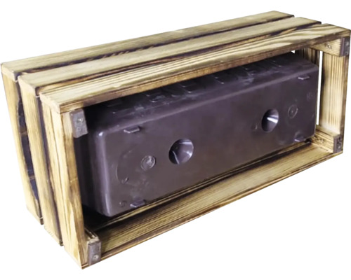 Drevená debna s kvetináčom