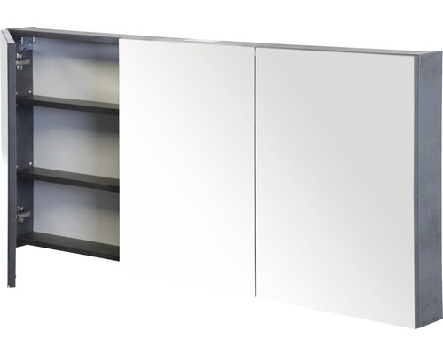 Zrkadlová skrinka s otvorenými dvierkami, ktoré umožňujú pohľad na police