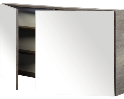 Otvorená zrkadlová skrinka s policami
