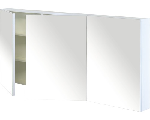 Zrkadlová skrinka s tromi dvierkami, čiastočne otvorená, do kúpeľne