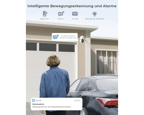 Scéna s inteligentnou detekciou pohybu a alarmovými funkciami bezpečnostnej kamery Reolink na dome.