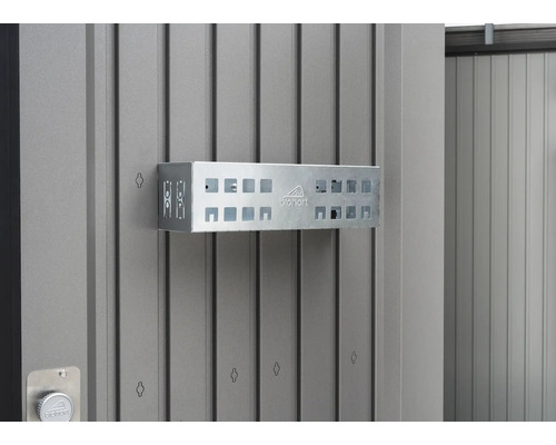 Kovová úložná skrinka na stene