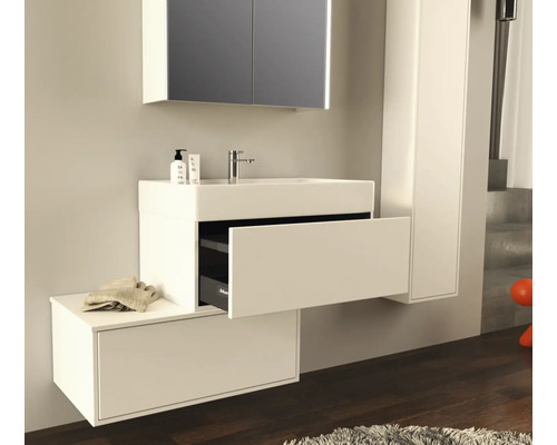 Moderný kúpeľňový komplet s umývadlovou skrinkou, umývadlom, zrkadlovou skrinkou a vysokou skrinkou