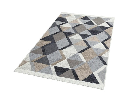 Koberec s geometrickým vzorom