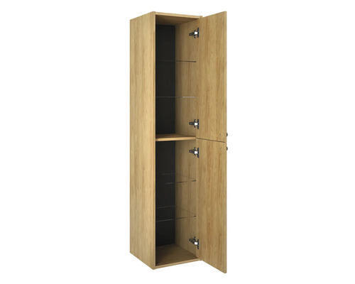 Otvorená vysoká skriňa s policami