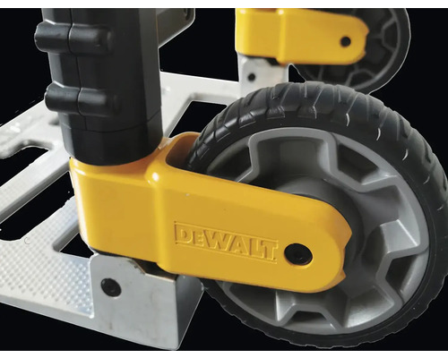 Logo spoločnosti DeWalt na vozíku s kolieskami