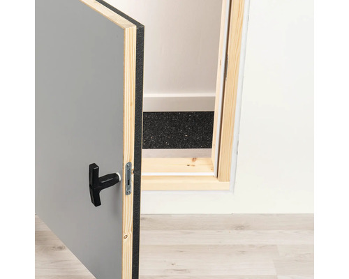 Otvorené revízne dvierka s rúčkou