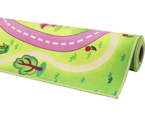 Zrolovaný hrací koberec s motívom cesty