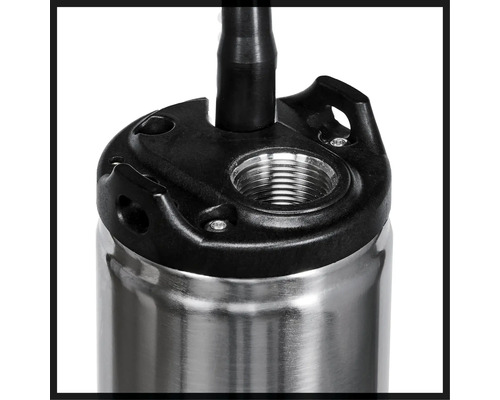 Detail ponorného čerpadla z nehrdzavejúcej ocele s čiernym plastovým nadstavcom.