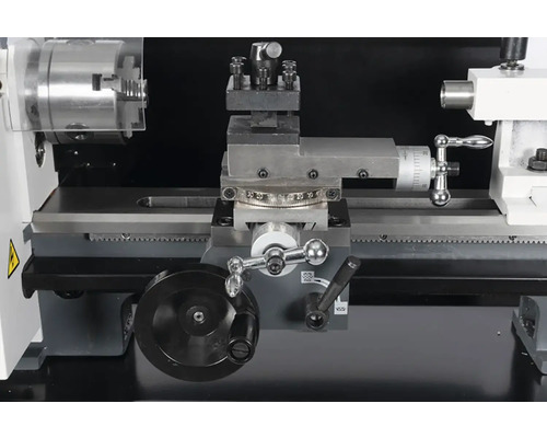 Detail sústruhu s držiakom nástrojov