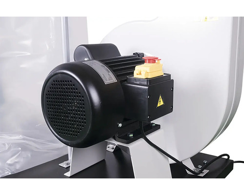 Detailný pohľad na priemyselný vysávač s motorom a výstražným symbolom elektrického napätia