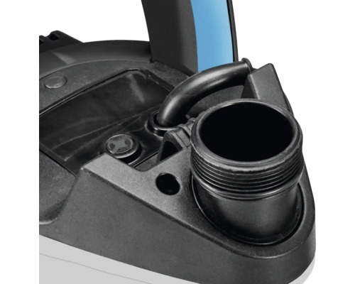 Detailný pohľad na vodné čerpadlo s hadicovou prípojkou