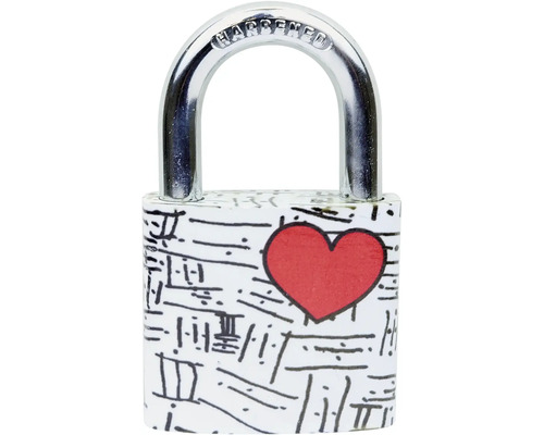 Visiaci zámok s motívom srdca