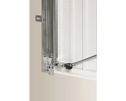 Detailný pohľad na pohon garážových dverí s pružinami a mechanizmom