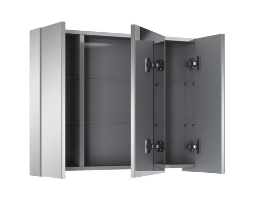 Otvorená zrkadlová skrinka s tromi dvierkami a policami