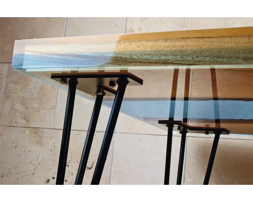 Drevená a epoxidová stolová doska s kovovými nohami