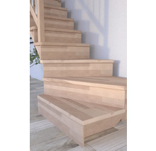 Drevené schodisko v interiéri