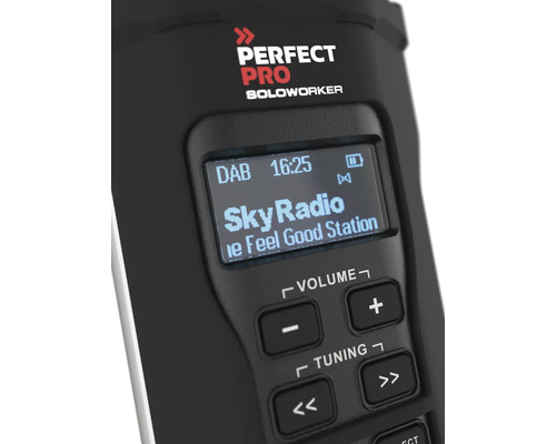Detailný pohľad na staveniskové rádio Perfectpro Soloworker s displejom a ovládacími prvkami
