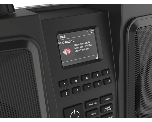 Detailný záber rádia s funkciou DAB a displejom