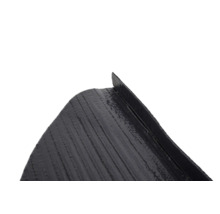 Detailný pohľad na plastový obrubník trávnika