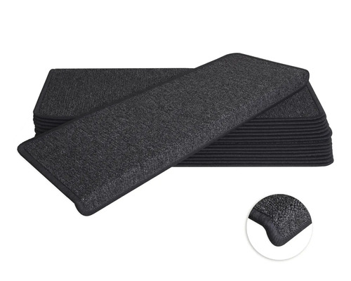 Textilné stupňové rohože v stohu s detailným záberom