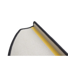 Detail samolepiacej tesniacej kefy.