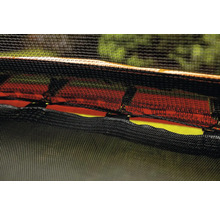 Detailný záber trampolínovej siete s krytom okraja