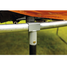Detailný pohľad na rám trampolíny so spojovacími prvkami