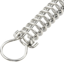 Kovová pružina s okom